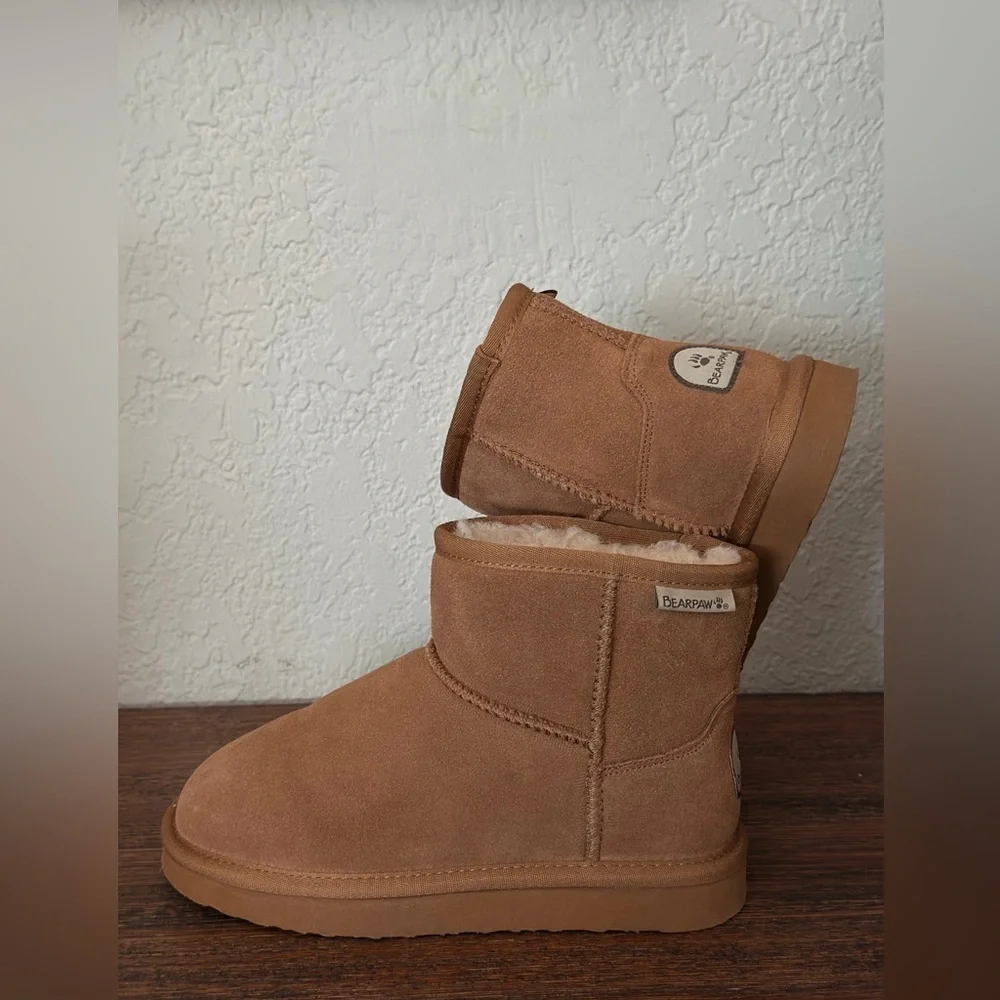 BearPaw Men's Chestnut Suede Short Boots women’s size 6 NNT